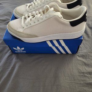 Rod Laver Adidas sneakers